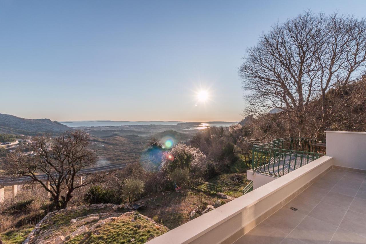 Villa O'Zrna Klis Bagian luar foto